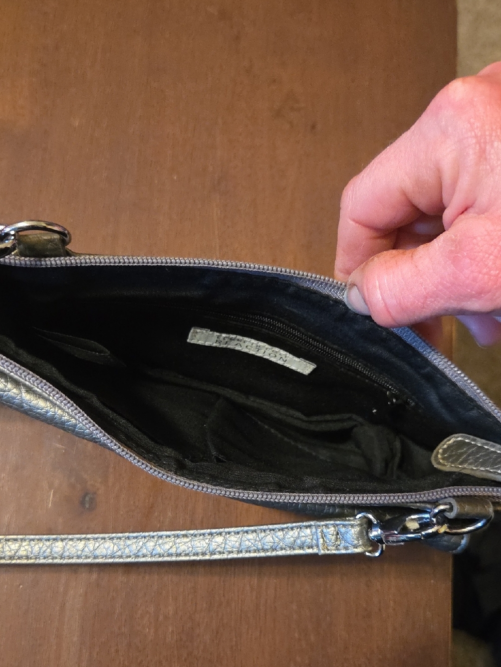 Kenneth Cole Reaction Crossbody - Picture 6 of 10